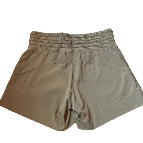 New with tags! Athleta Camden Shorts Tan Size 2 - Picture 2 of 7